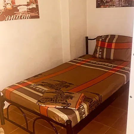 Queen Family Friendly 60m2 Apartment