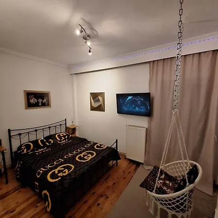 Queen Family Friendly 60m2 Apartment